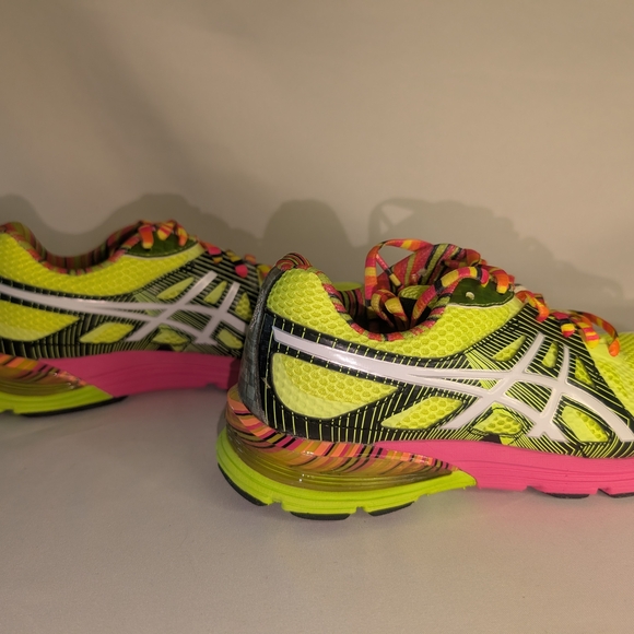 NIB ASICS Gel-Preleus Women's Size 6 Neon Running Shoes - Picture 1 of 8